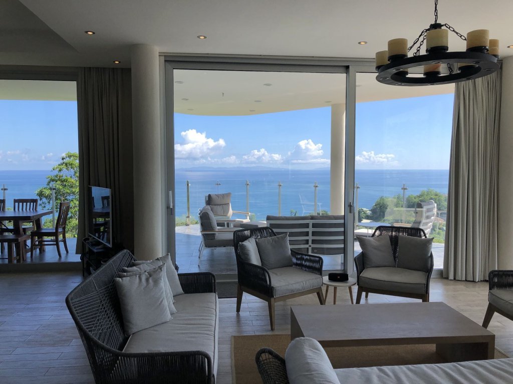 ID:779. Top class luxury villa with super views in north Mahe