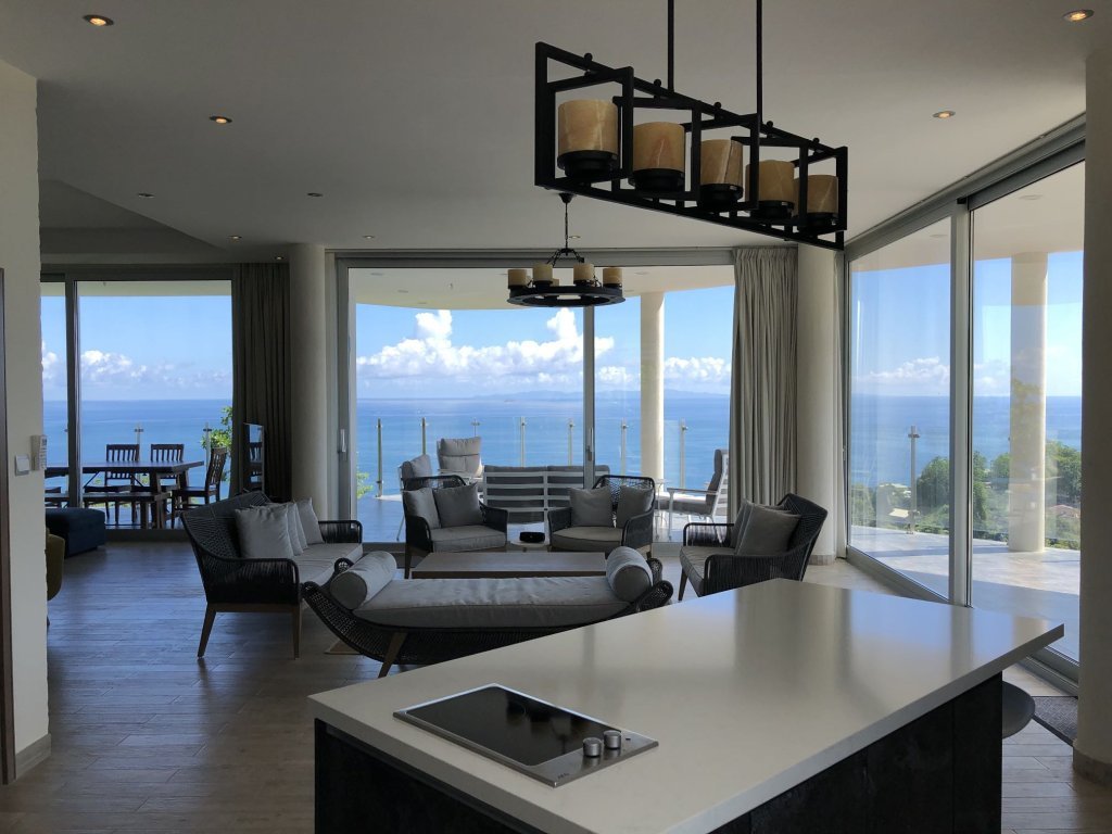 ID:779. Top class luxury villa with super views in north Mahe