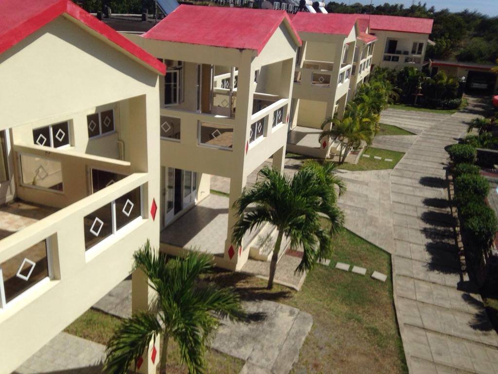 Perfect Holiday Getaway At Coral Beach Apartments In Beau Vallon With Pool And Beach Access
