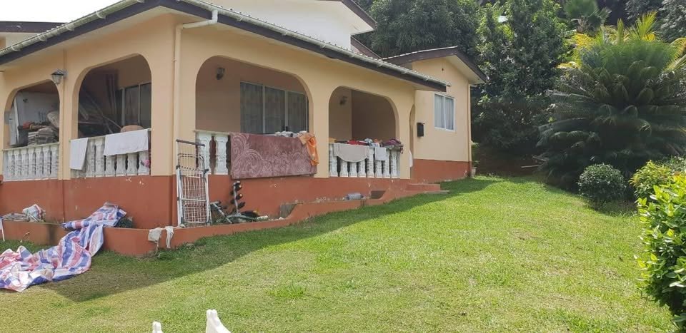 Charming Three-Bedroom House With Master Suite And Large Veranda In Aucap Mt-Possée, Victoria
