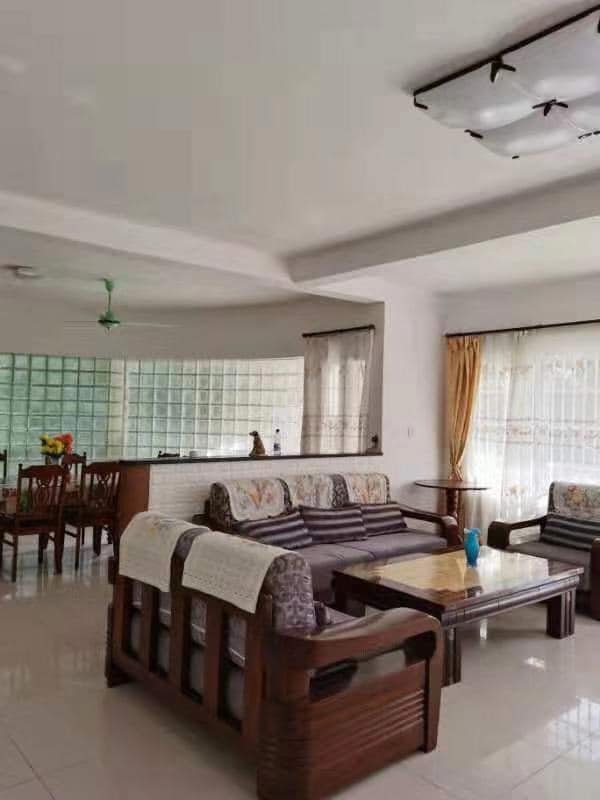 Fully Furnished Three-Bedroom Semi-Detached House With Garden And Private Parking At Beau Vallon La Batie