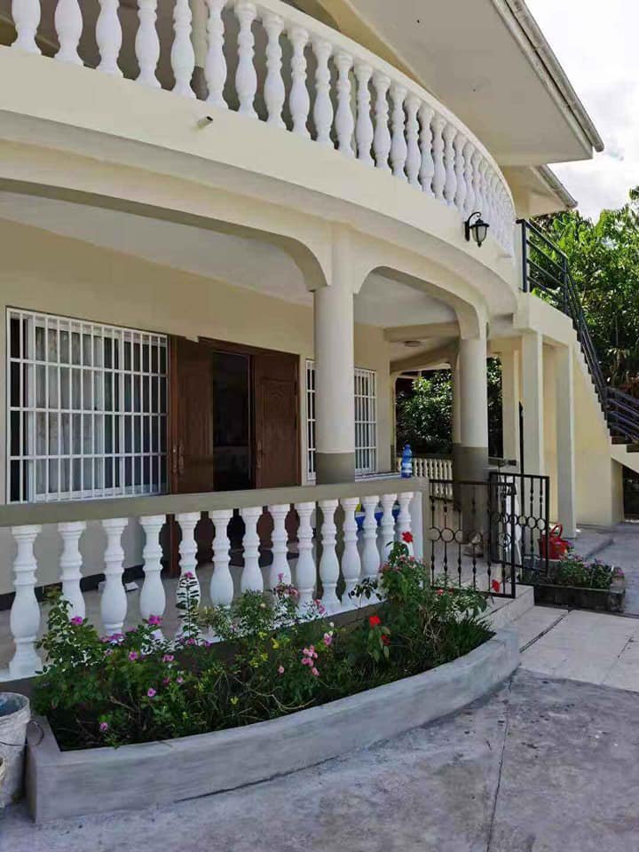 Fully Furnished Three-Bedroom Semi-Detached House With Garden And Private Parking At Beau Vallon La Batie