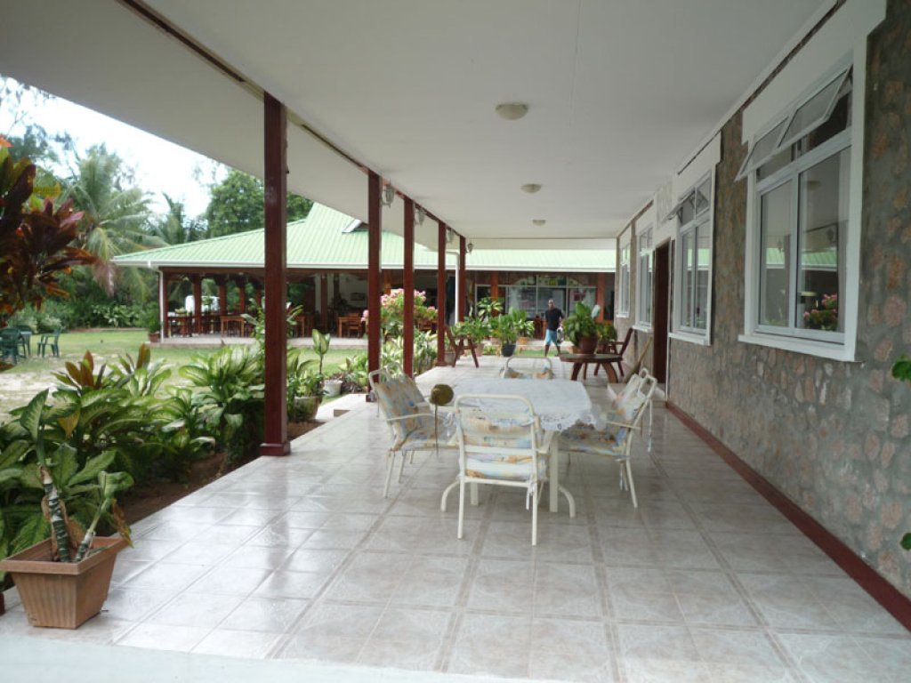 ID:55. Beach front villas, restaurant, bar and boutique at Anse Lazio