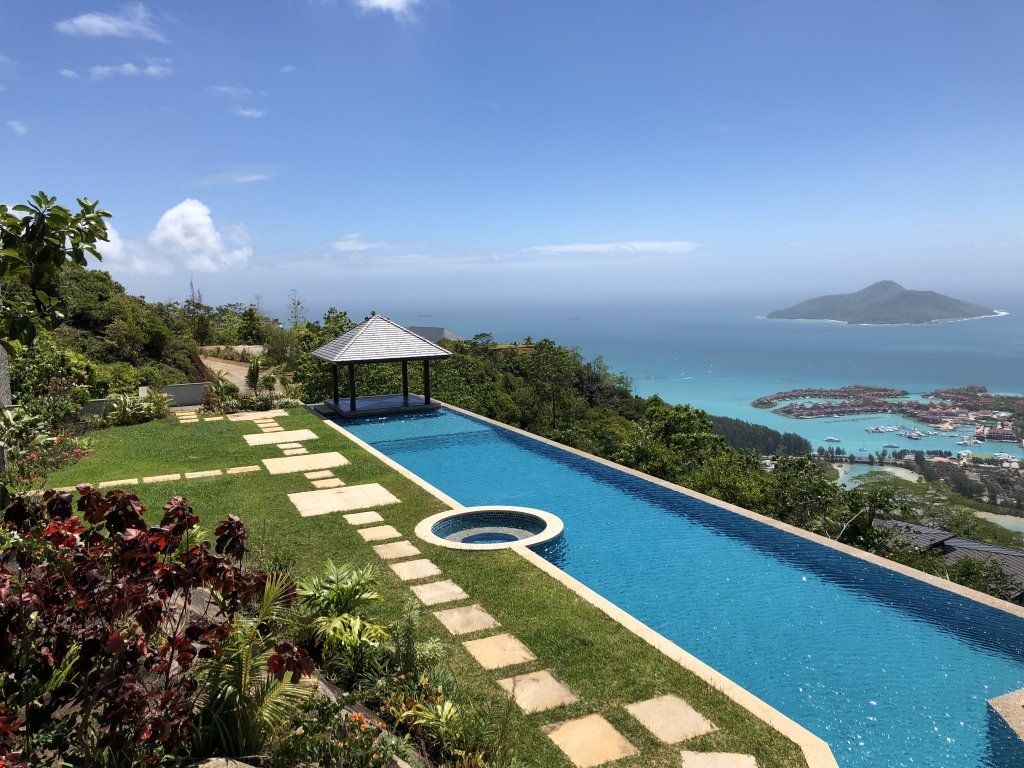 ID:800. New Royal Palm ultra luxury villa in private estate