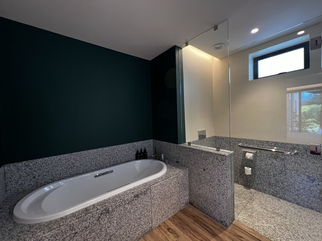 ID:960-1. Albizya Bay – Hilton Canopy Branded Residences