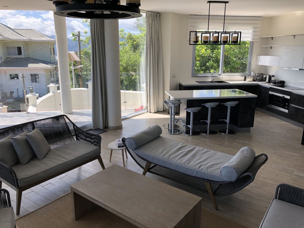 ID:779. Top class luxury villa with super views in north Mahe