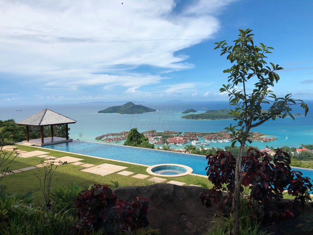 ID:800. New Royal Palm ultra luxury villa in private estate