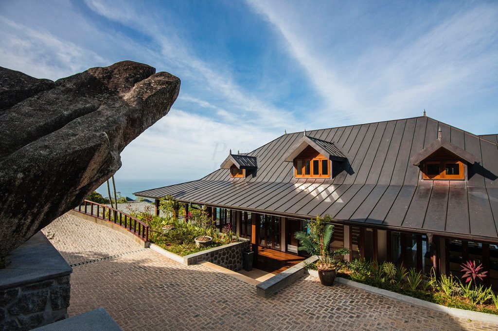 ID:800. New Royal Palm ultra luxury villa in private estate