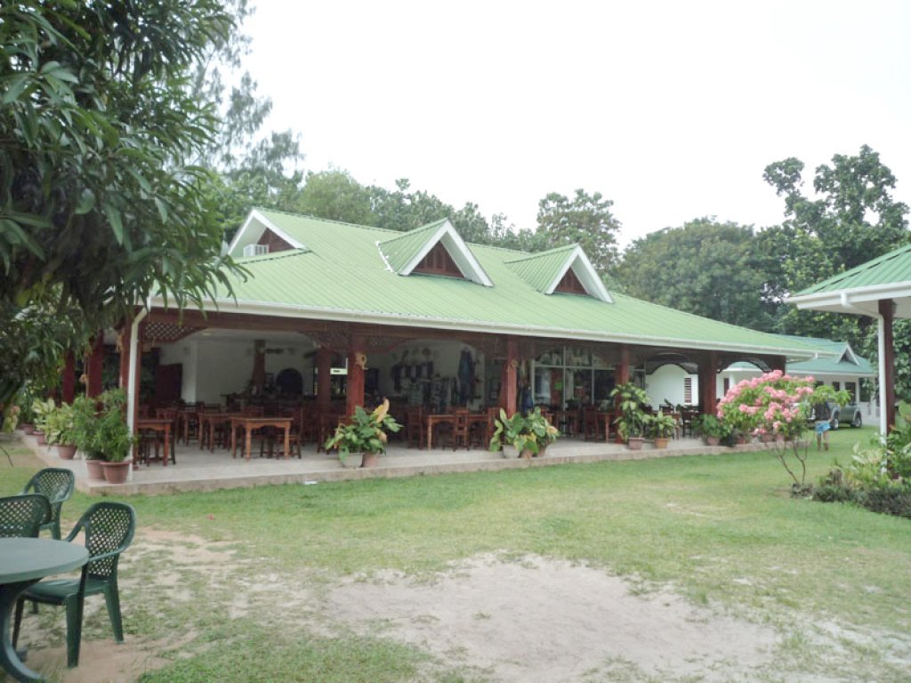 ID:55. Beach front villas, restaurant, bar and boutique at Anse Lazio